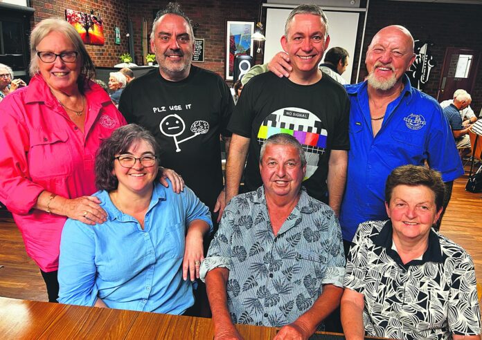 Back row: Michelle Martin, Stuart Hicks, Zach Robinson, Steve Martin. Front Row: The Wigg Waggs winning team Rebecca Kerrison, Tim Wagg and Wendy Honeyman.