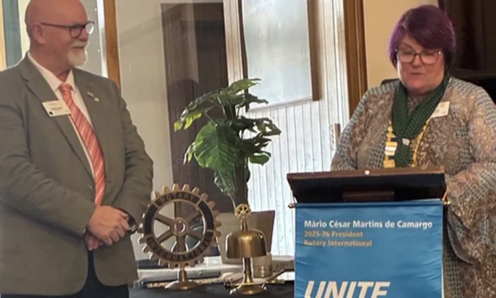 President Mary inducting President-Elect Kingsley