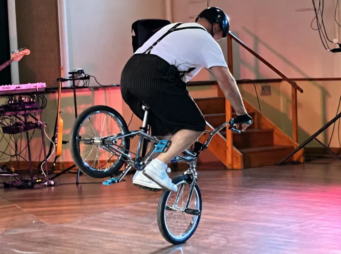 Scotts BMX tricks – Show